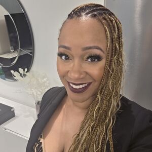 Meet your Posher, Andrea